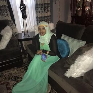 Meet your Posher, Muna